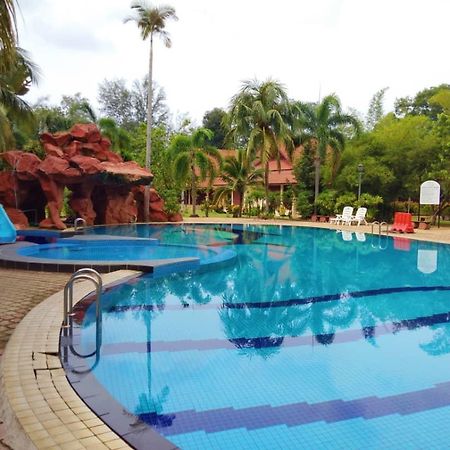 Rompin Beach Resorts Куала-Ромпин Экстерьер фото