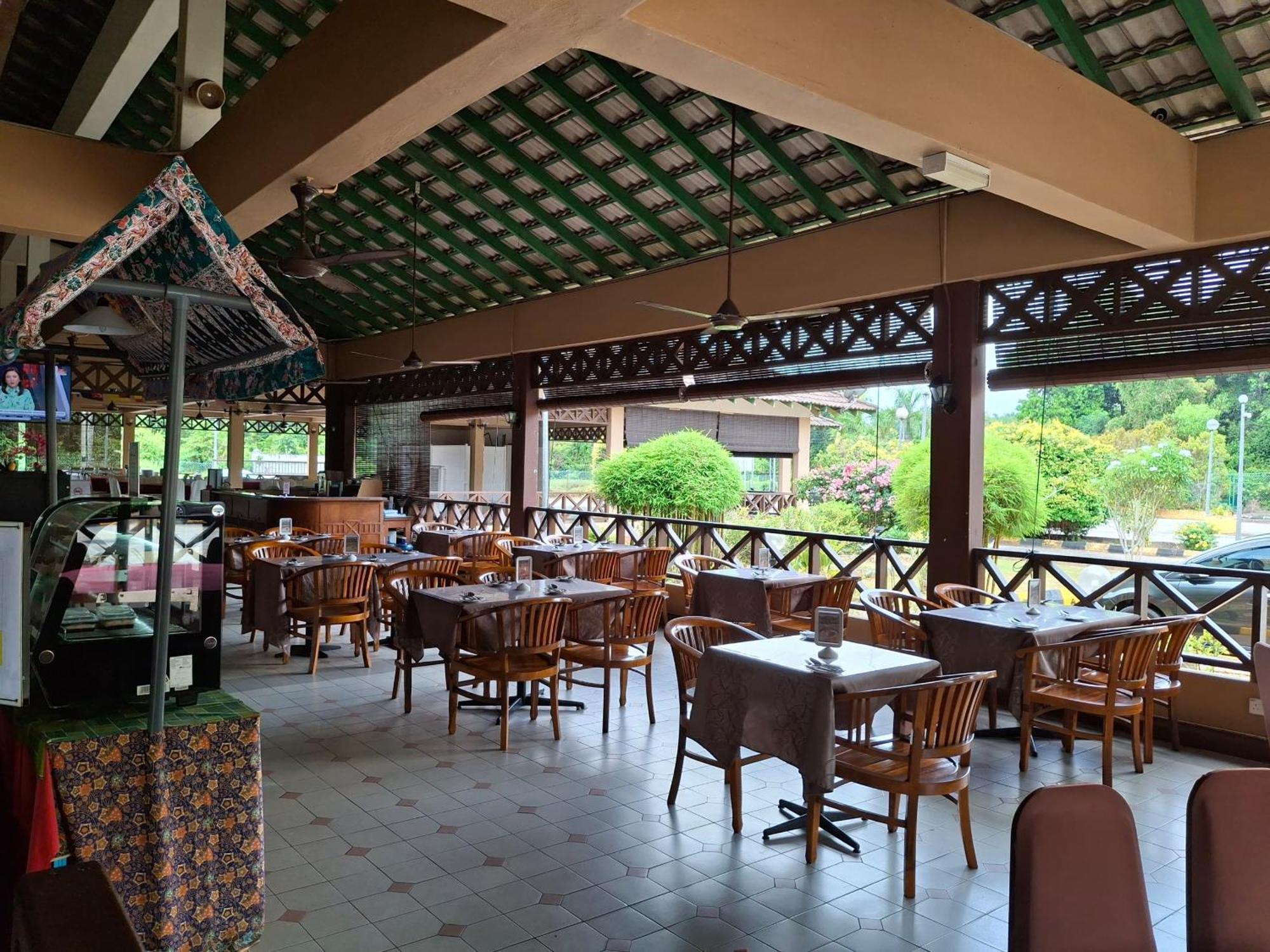 Rompin Beach Resorts Куала-Ромпин Экстерьер фото