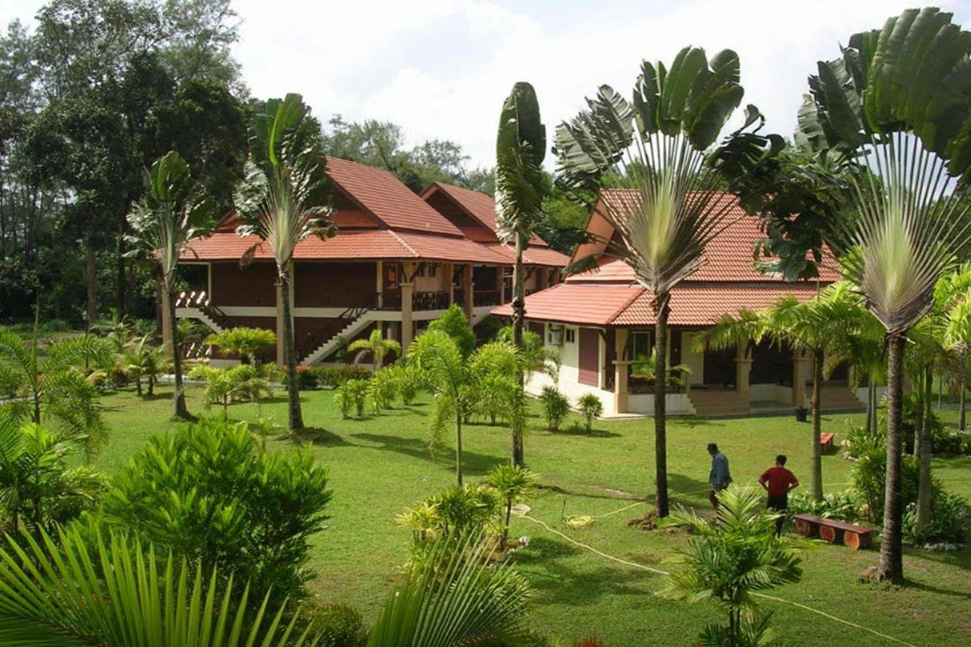 Rompin Beach Resorts Куала-Ромпин Экстерьер фото