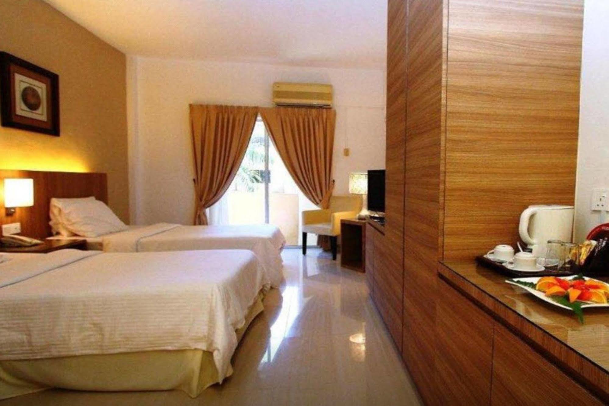 Rompin Beach Resorts Куала-Ромпин Экстерьер фото
