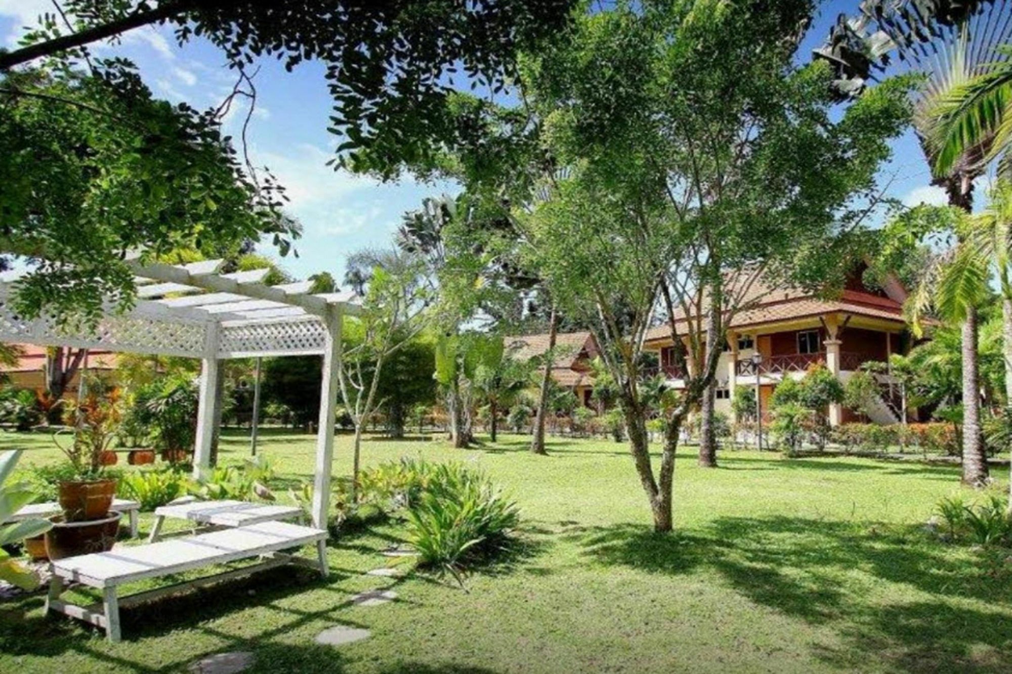 Rompin Beach Resorts Куала-Ромпин Экстерьер фото